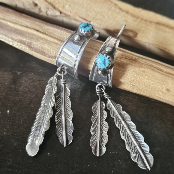 Vintage Navajo Turquoise Feather Earrings. - Picture 3 of 5